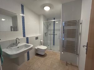 Shower room- click for photo gallery